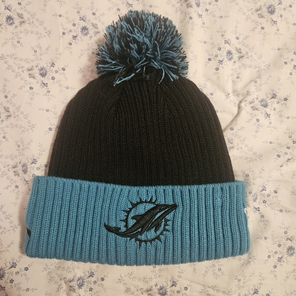 New Era Miami Dolphins Adult M/L Black and Blue  Pom-Pom Hat Toboggan Hat